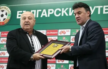 Боби Михайлов награди 55 легенди на "Славия"