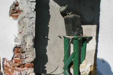 Извадиха баба от стар кладенец