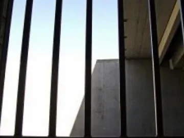 Полицаи пред уволнение заради обесилия се в ареста мъж (обновена)