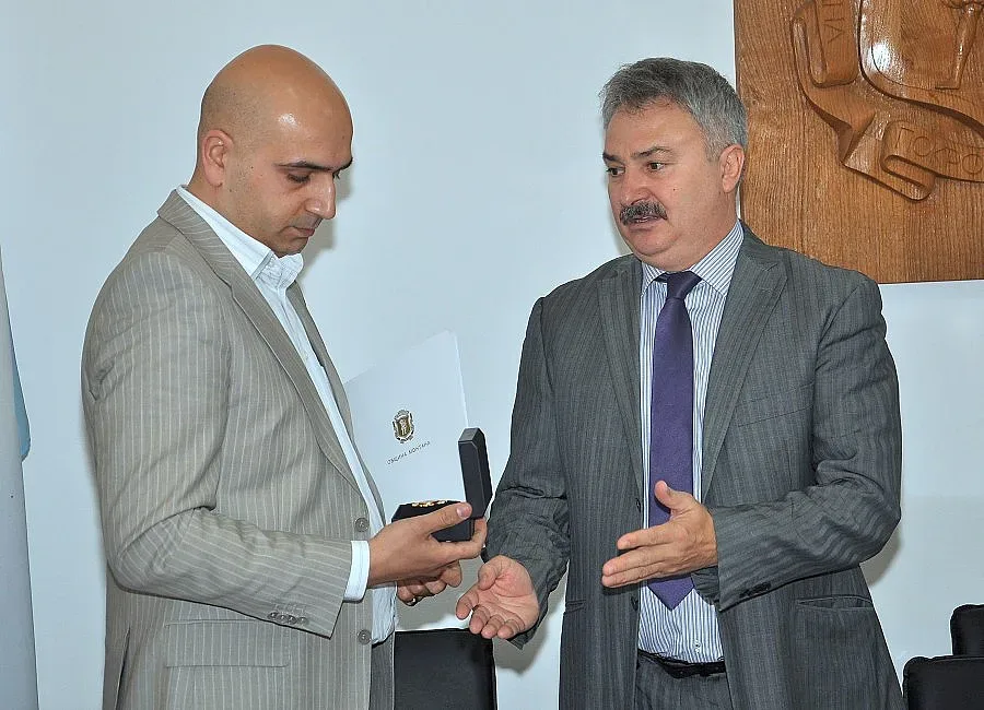 Дадоха награда на ромски ментор посмъртно