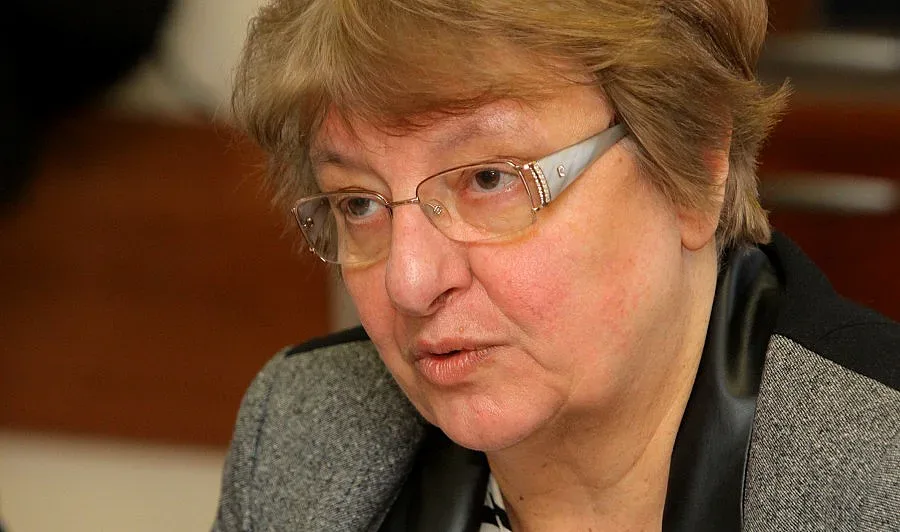 Харитонова: Няма много възможности за намаление цената на тока 