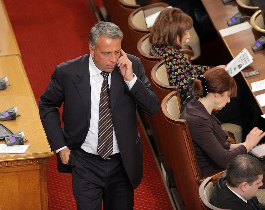 "Червената шапчица" урежда изборите