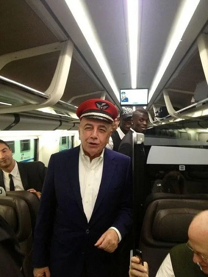 Хванаха Балотели да пуши в тоалетната на влак