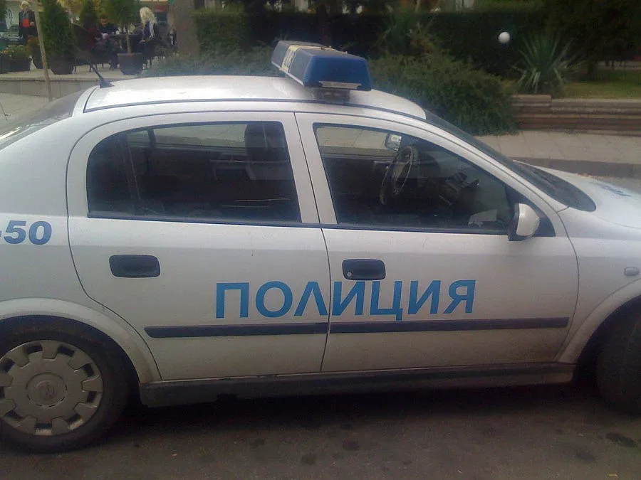 Девойка получи куршум вместо целувка