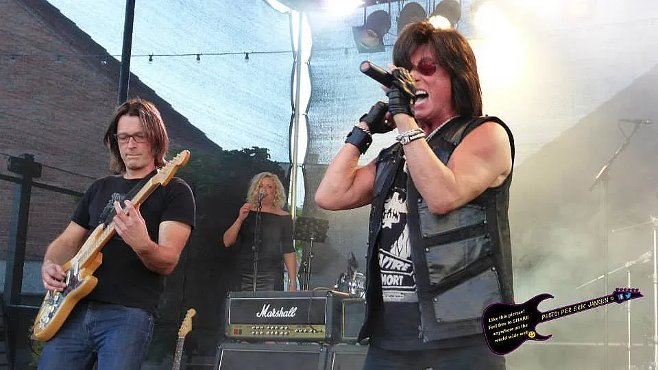 Легендарен рок музикант си облизва пръстите у нас (УНИКАЛНА СНИМКА)