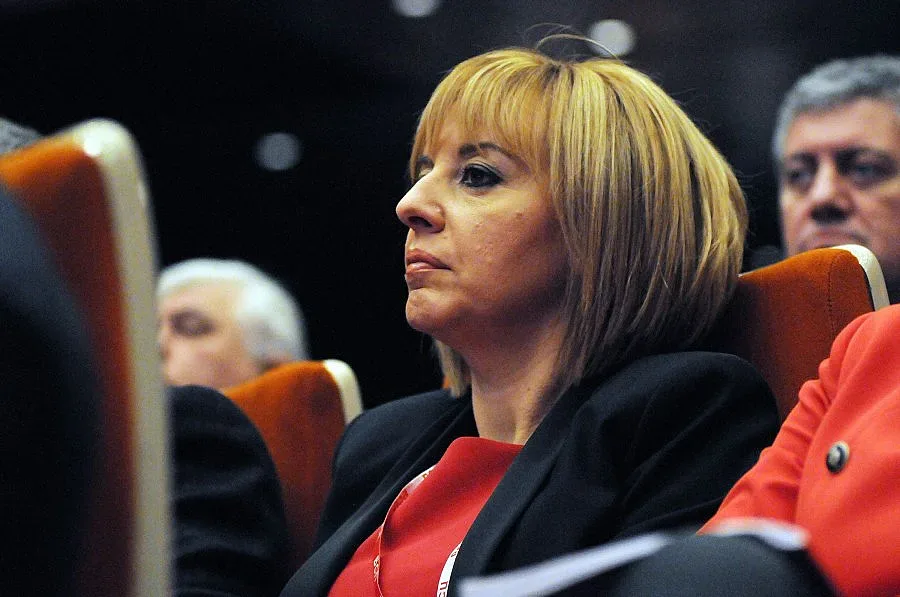 Манолова вини ГЕРБ за 8 СРС-та на час