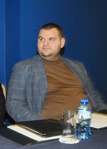 ВCC освободи временно Пеевски като следовател