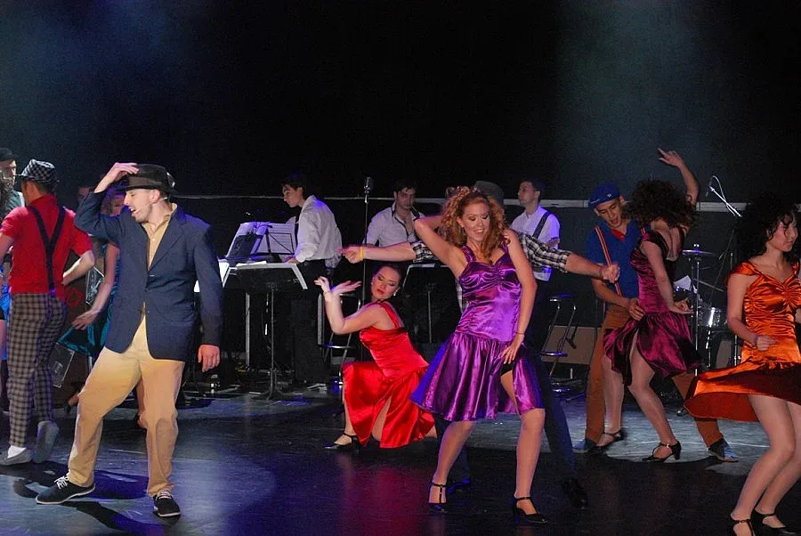 Студенти „взривиха” залата с мюзикъл от Бродуей