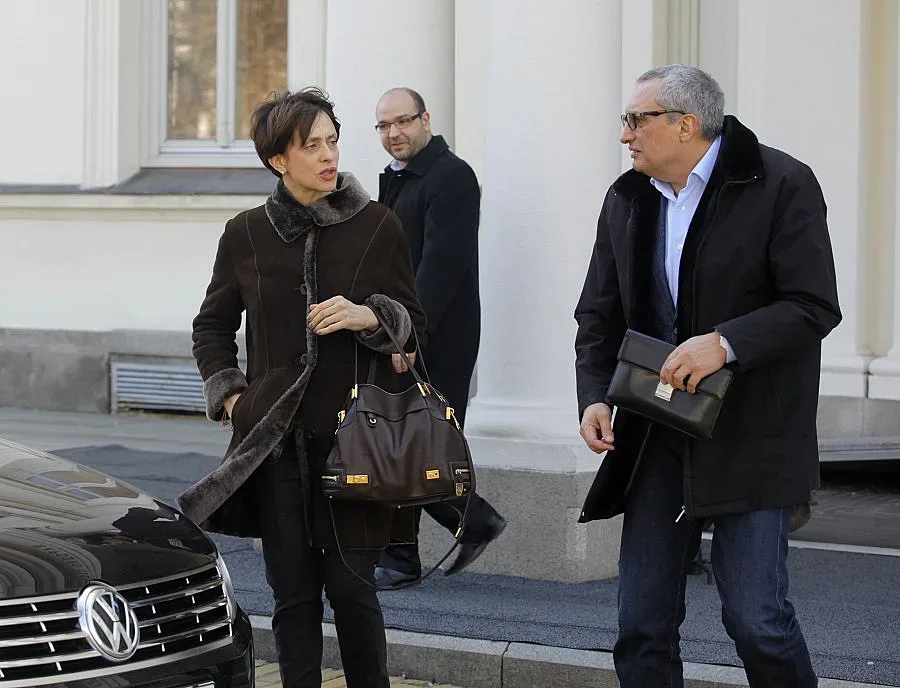 Командира пак ухажва Надежда