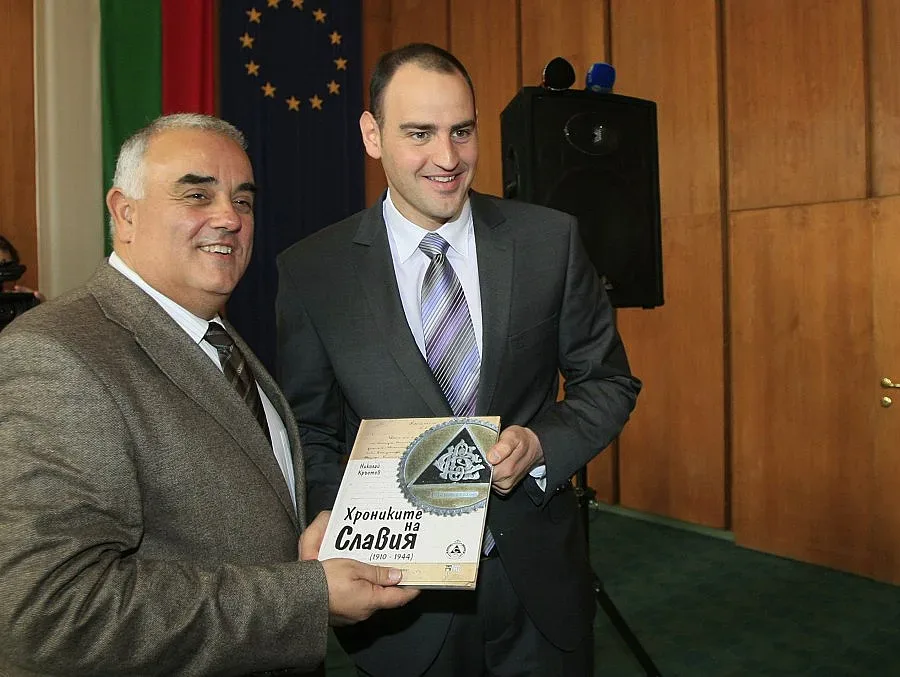 Министър Стойчев уважи "Славия"