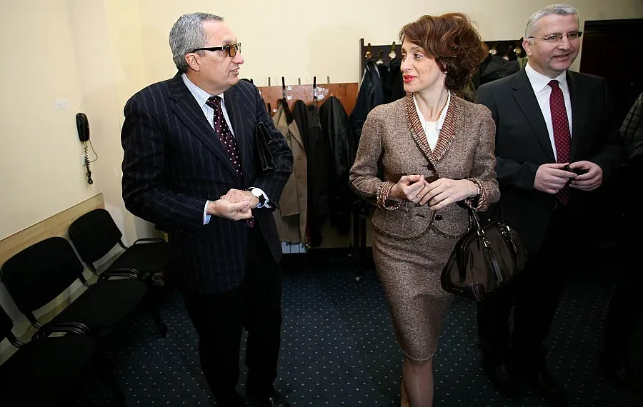 Надежда се развежда с Командира