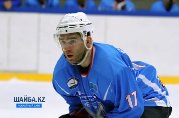 Хокеист почина след удар в главата