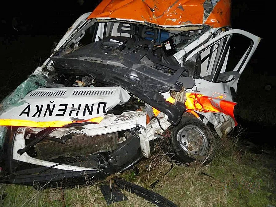 Влак разцепи линейка, фелдшерка загина (обновена)