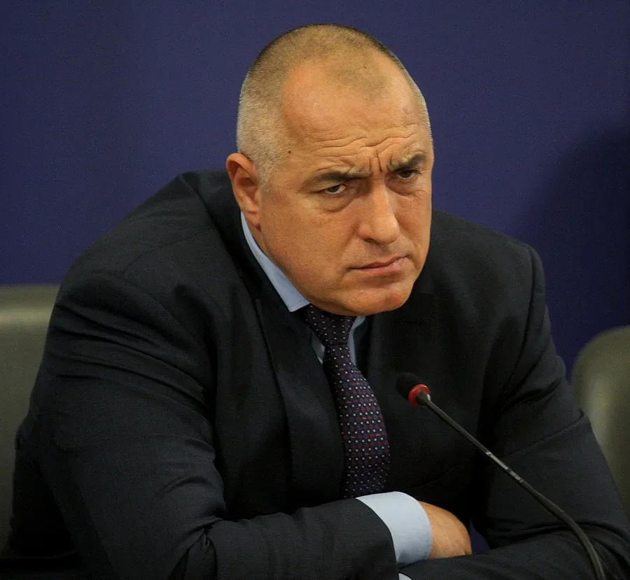 Бойко отписа 10 министри   