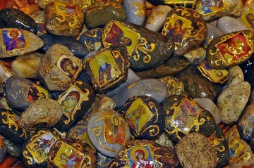 Безбожници крадат икони насред пост