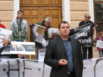 Протестиращите в Добрич искат кмета да се отчете за визита в САЩ
