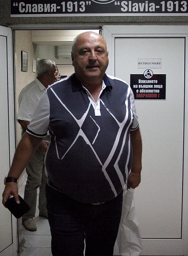 Венци Стефанов: Отпускам с исторически книги