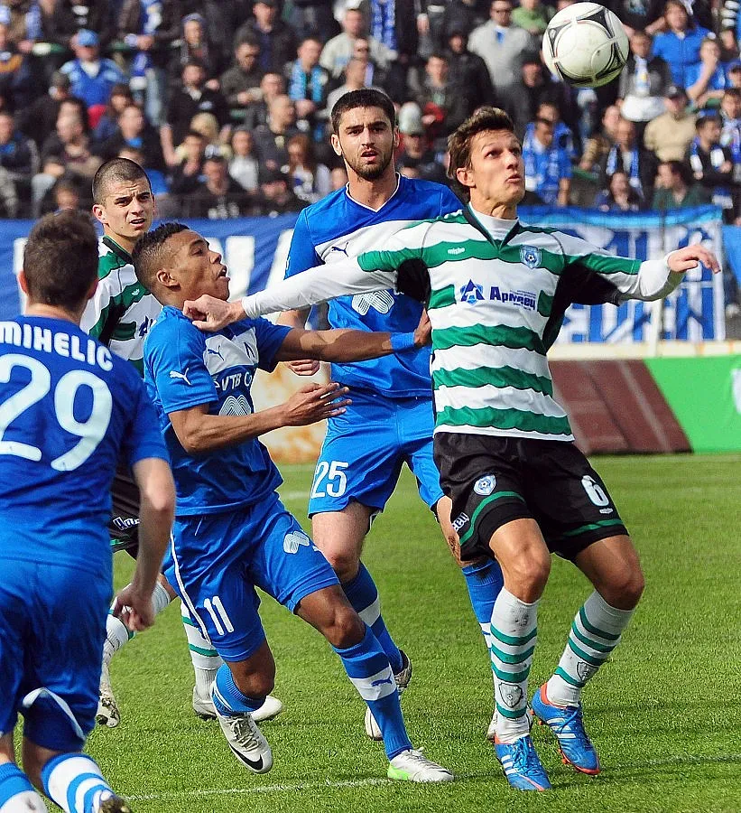 "Левски" взе точка край морето