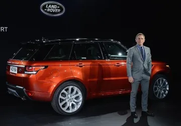 Джеймс Бонд взе 1 млн. долара за 7 минути