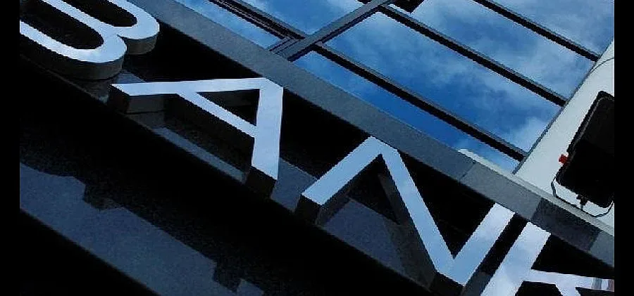 Печалбата на банките се свива с 24% през февруари