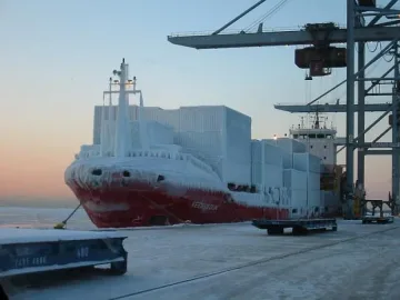 Откъртили се парчета лед с 500 души в Рижкия залив