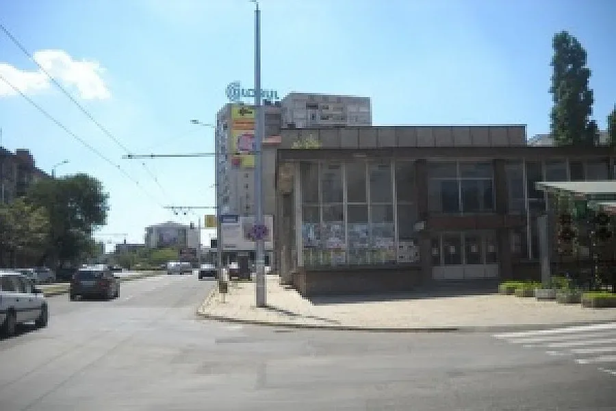 Стягат младежки център за деца в риск