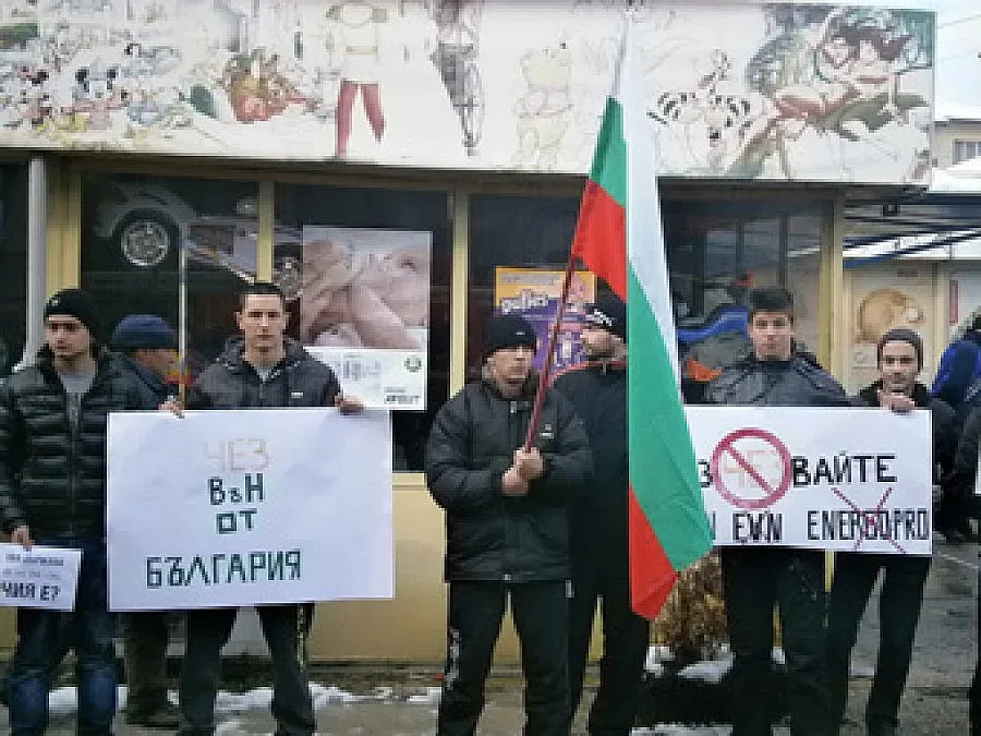Глобиха водач на бунтарите заради екскурзианти