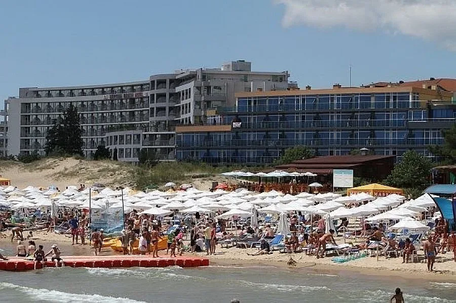 Навалица за работа в туризма по морето