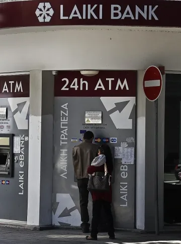 Милиони евро изтеглени от кипърски банки през Лондон и Москва 