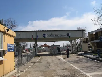 Сърбия заледена, спира  камиони 