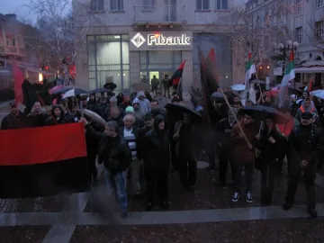 Бунт в дъжда срещу монополите