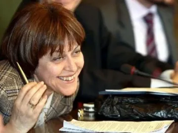 Дончева: Найденов върви по въжето на цирка