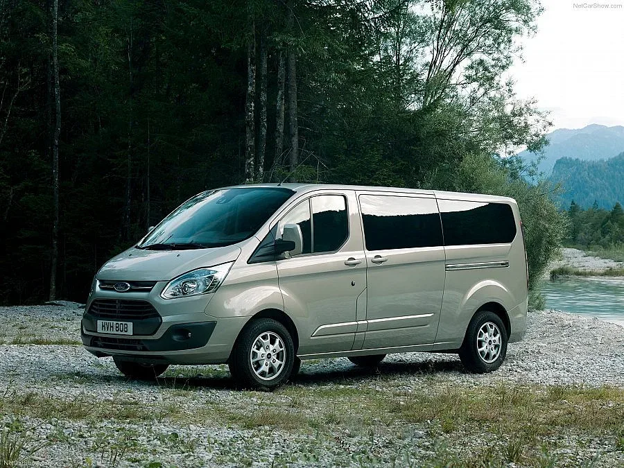 Стил и комфорт от новия Ford Tourneo Custom
