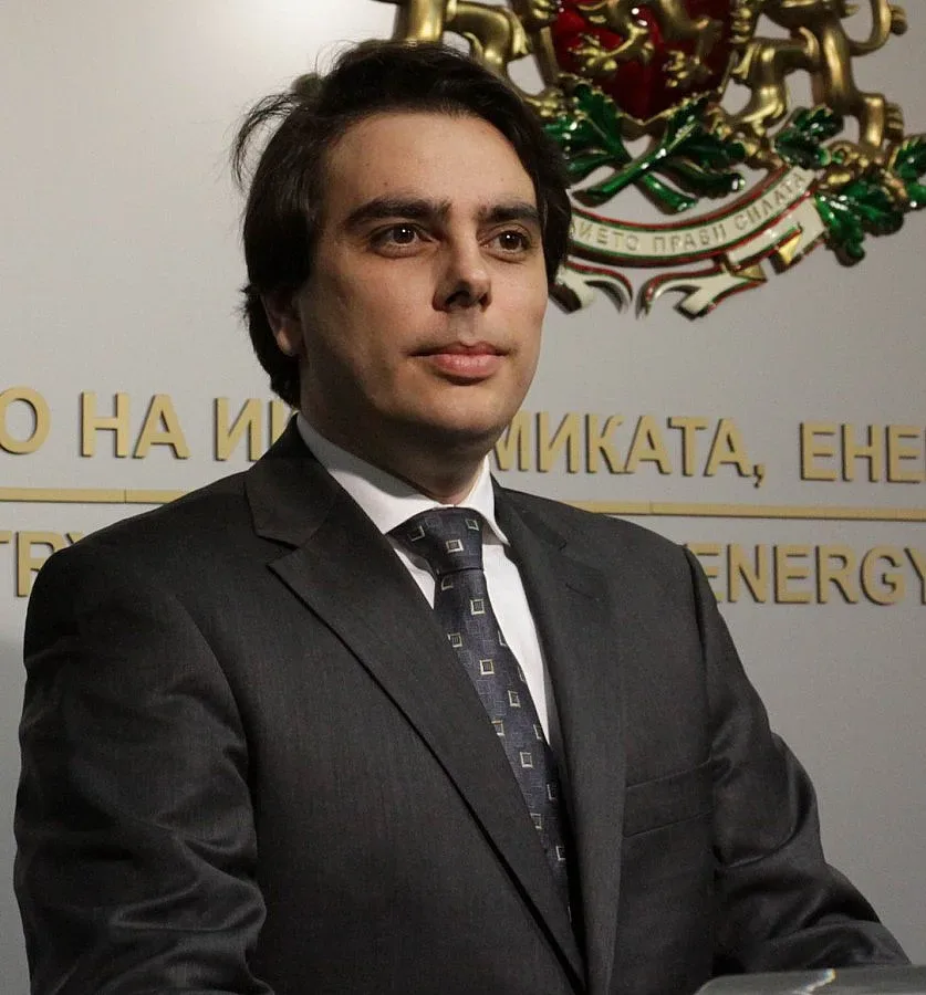 Спират временно незаконни ВЕИ-та