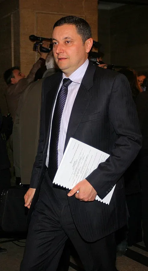 Яне пусна сигнал срещу двама министри