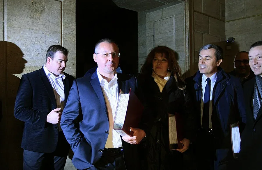 Станишев: Бойко се скри