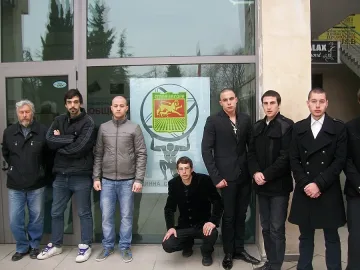 И бунтарите под Аязмото се разцепиха