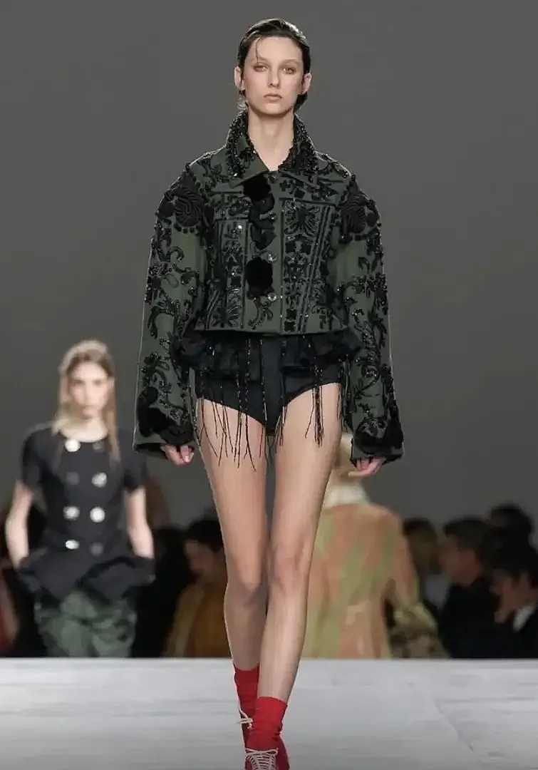 Дъщерята на Калин Сърменов разби Наоми Кембъл