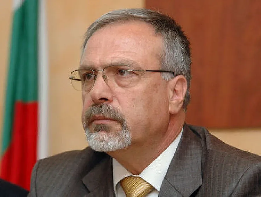 Гагаузов се оттегля