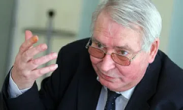 Паднеш ли от коня, телефонът замлъква