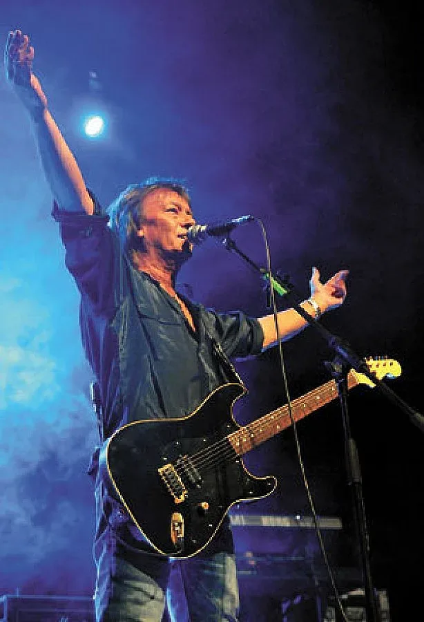 Крис Нормън и “Алис” взривиха НДК