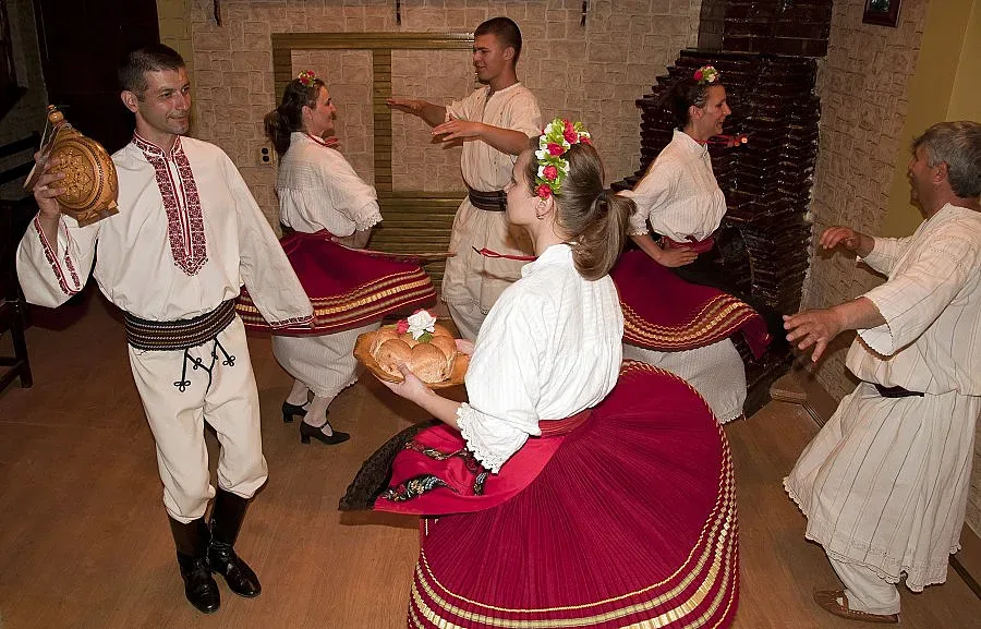 ГЕРБ дари уредба на танцьори