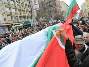 Улицата иска 160 депутати