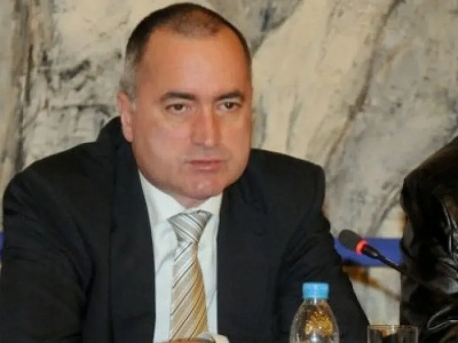 Иво Маринов остава зам.-министър за туризма