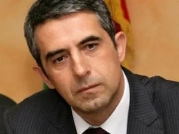 Премиерът пита Пенев за Лувъра