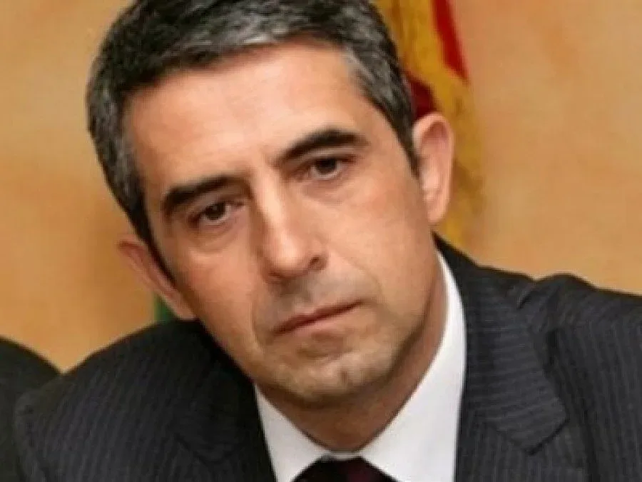 Премиерът пита Пенев за Лувъра