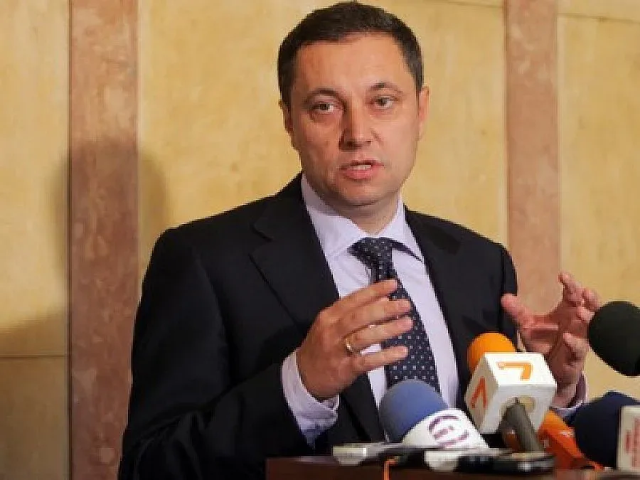 "Американци" в листите на Яне