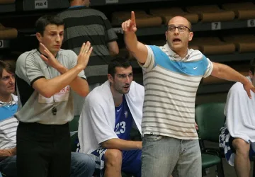 Тити ще забива с водолазен костюм