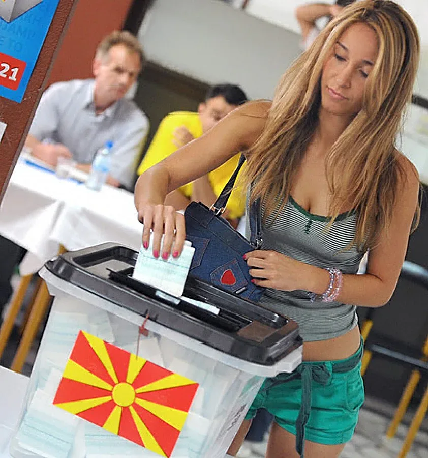 Тротоари и зоопарк за избори в Македония