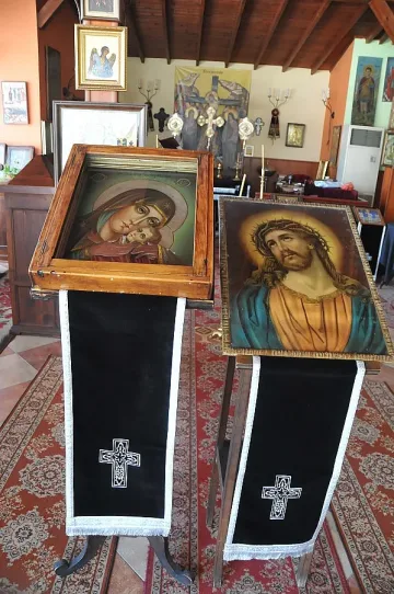 Девата плакала, че я местят в кръчма